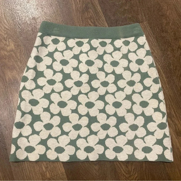 Altar'd State Women’s Knit Sweater Mini Skirt Green White Floral Size XS - Picture 7 of 7